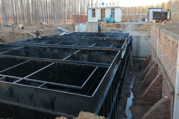 地埋式一體化生活污水處理設備為何要避免接觸硬質材料？